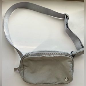 Lululemon Everywhere Belt Bag 1L- Seal Grey